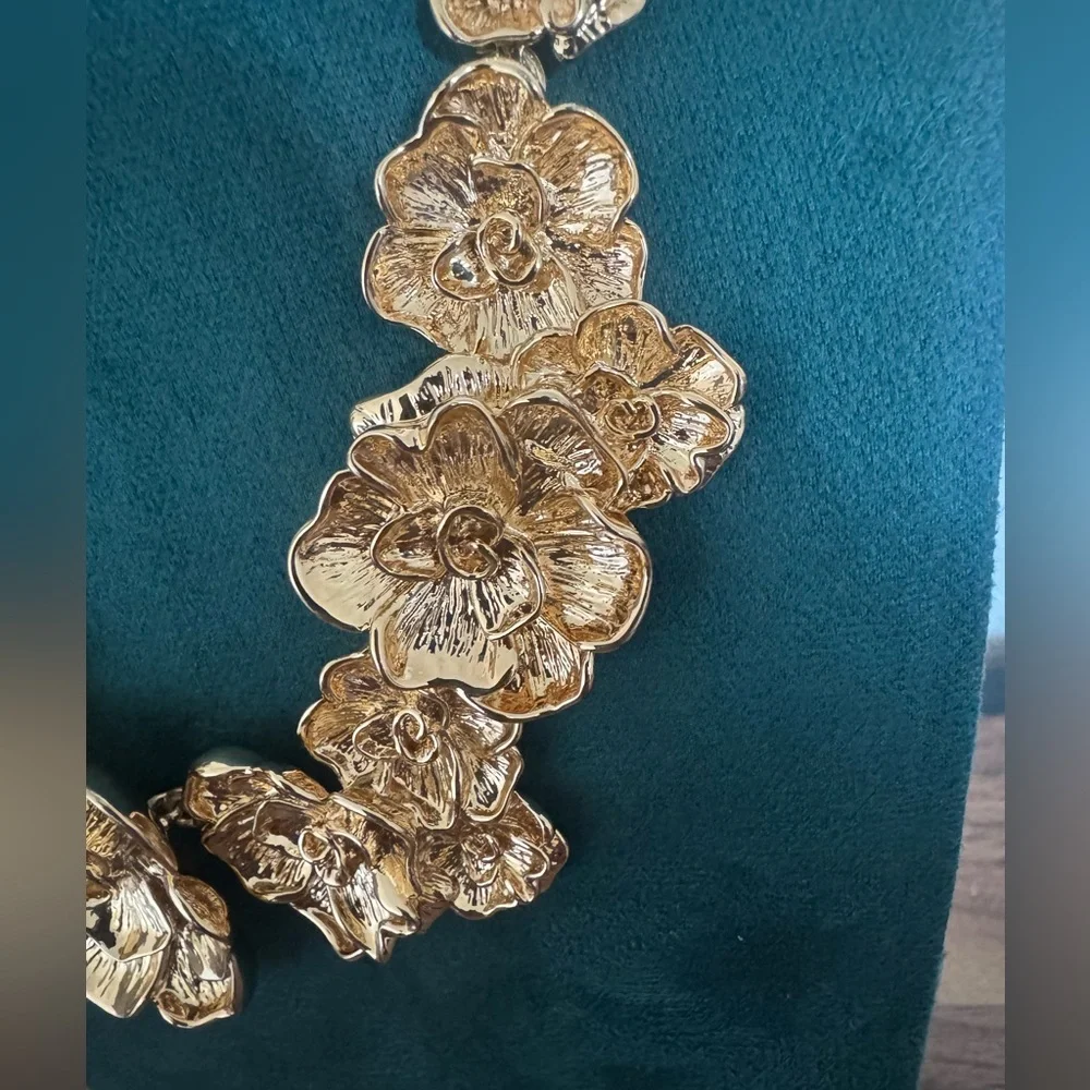 AQUA x Angelica Hicks Abstract Flower & Leaf Statement Necklace, 18"- Exclusive - Picture 5 of 9